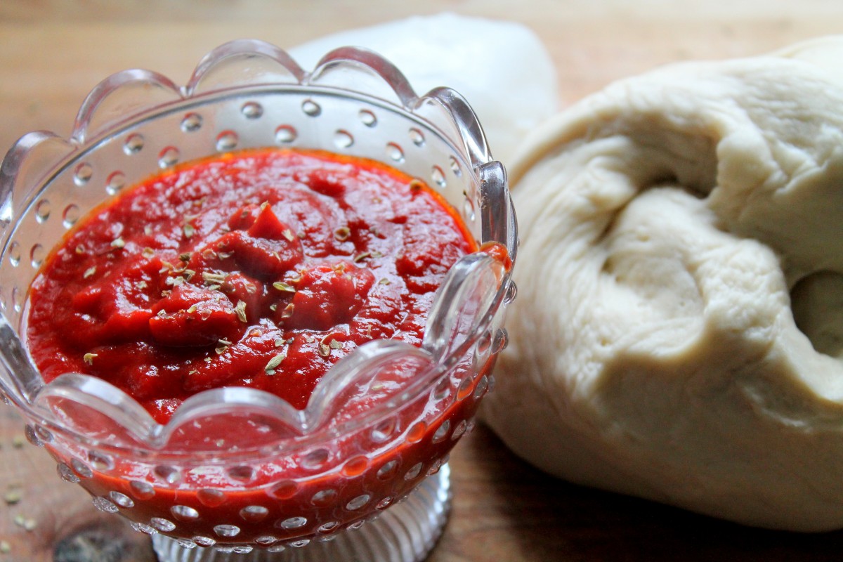 Five minute white wine pizza sauce