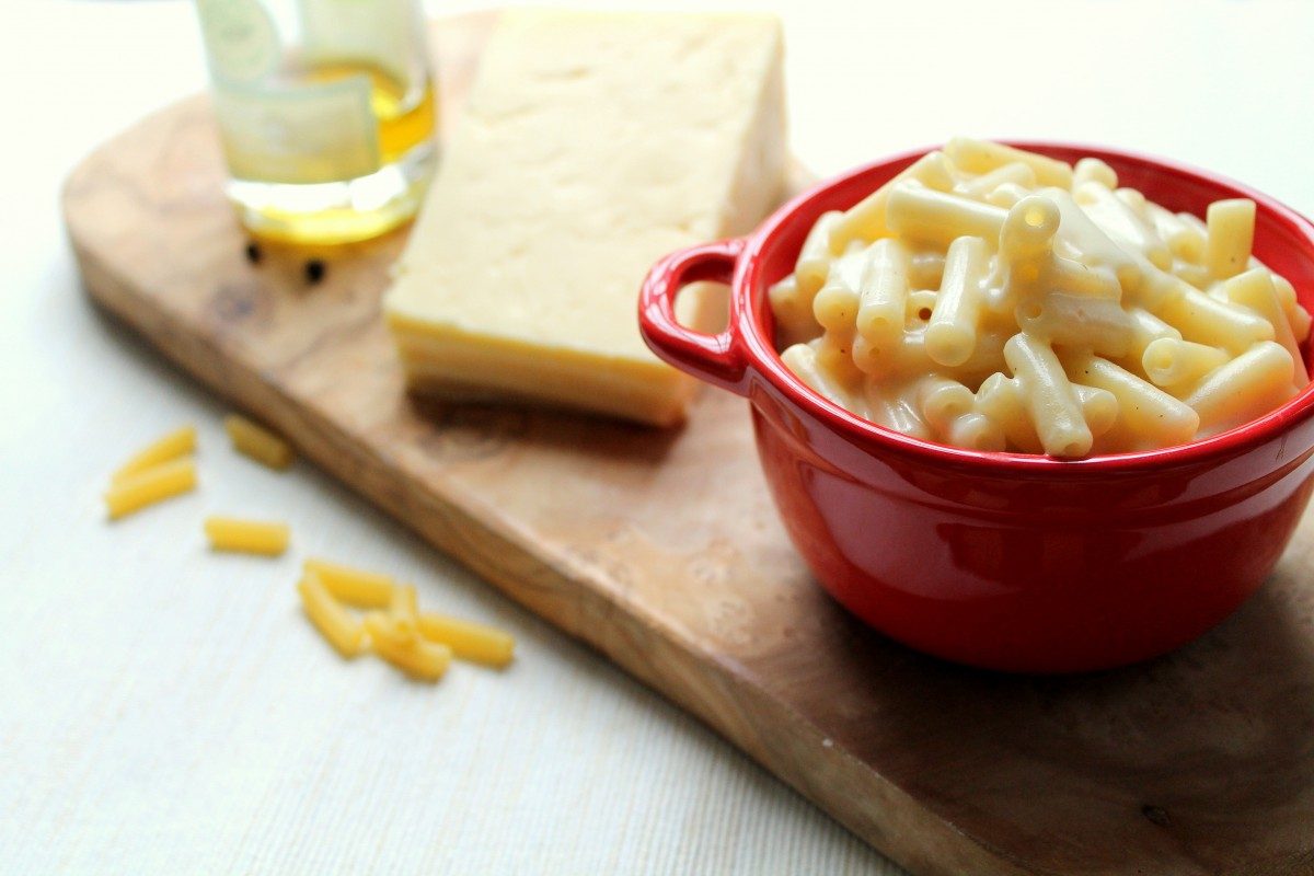 Simply the best truffle mac and cheese recipe! The luxurious cheese sauce is flavored with wine reduction and white truffle oil, but comes together quickly and easily as there is no roux required! If you love classic comfort food dishes with a twist, this truffle macaroni and cheese will be a firm favorite.