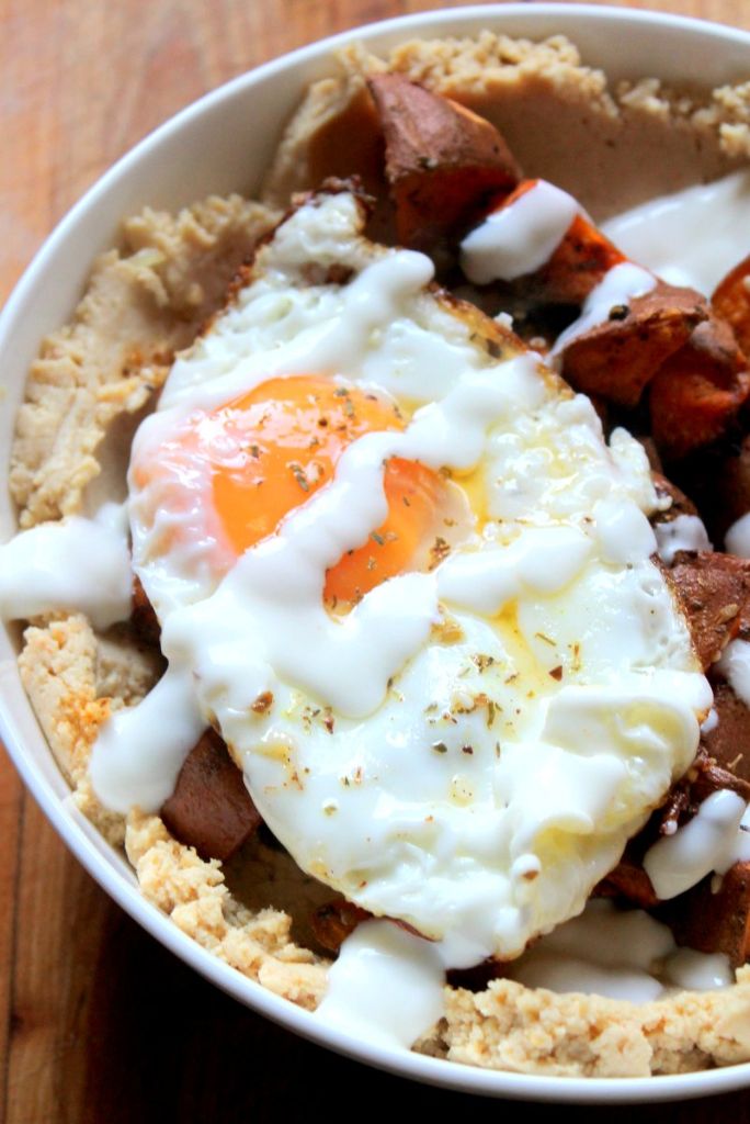 Hummus & sweet potato breakfast bowl. A vegetarian breakfast full of carbs and protein to start the day off right!