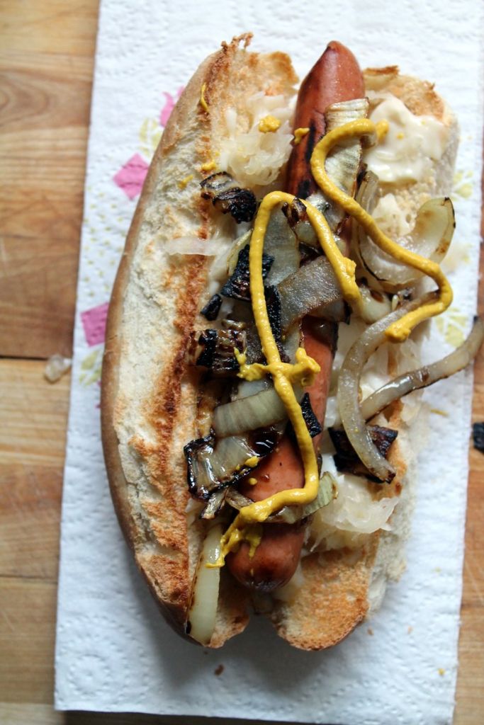 The ultimate #vegetarian hot dog! An addictive and intensely umami toppings combo. Finish off the BBQ season in style!