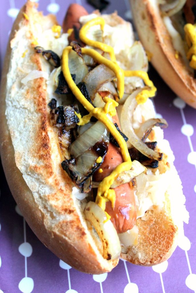 The ultimate #vegetarian hot dog! An addictive and intensely umami toppings combo. Finish off the BBQ season in style!