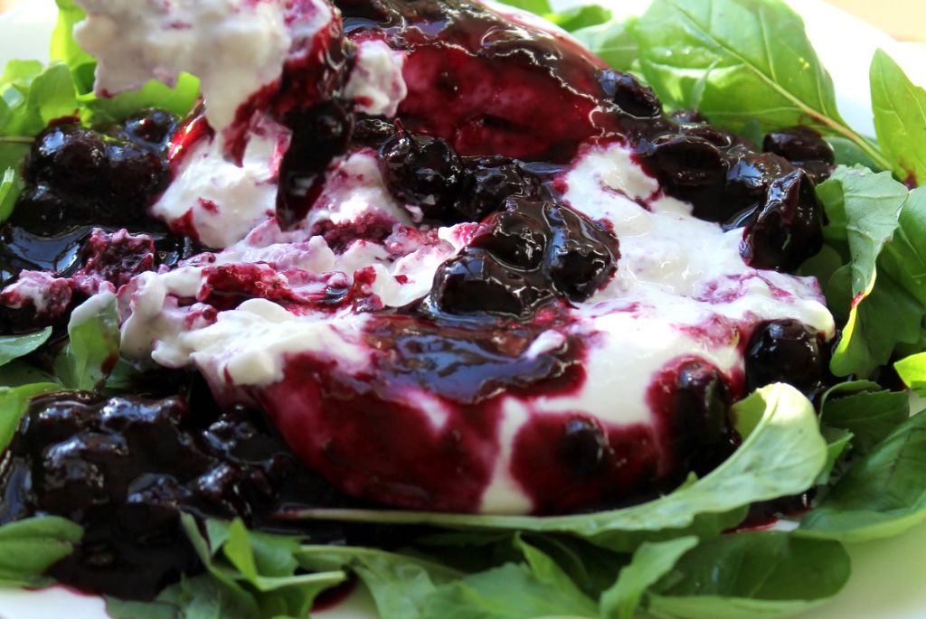 blueberry burrata salad