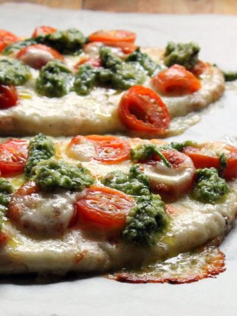 This is a simple pita pizza which can be put together in 15 minutes, and that includes making the chive pesto from scratch! A great #vegetarian lunch or snack.