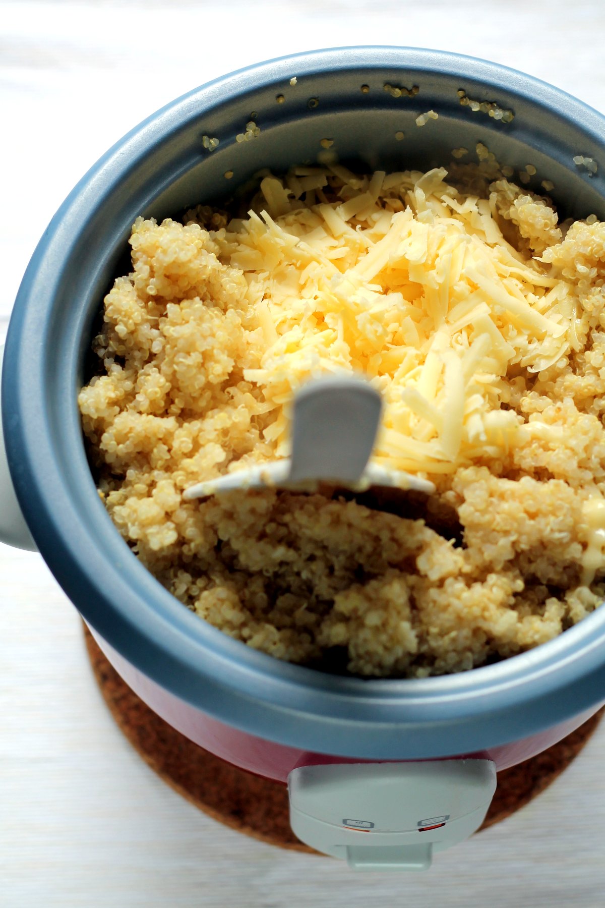 A cheesy quinoa and broccoli casserole made entirely in the rice cooker! A simple vegetarian meal or side dish.