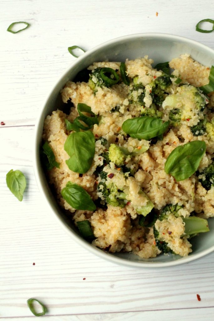A cheesy quinoa and broccoli casserole made entirely in the rice cooker! A simple vegetarian meal or side dish.
