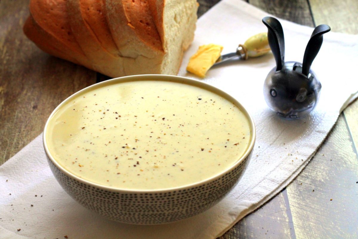 A bowl of broccoli stilton soup with bread