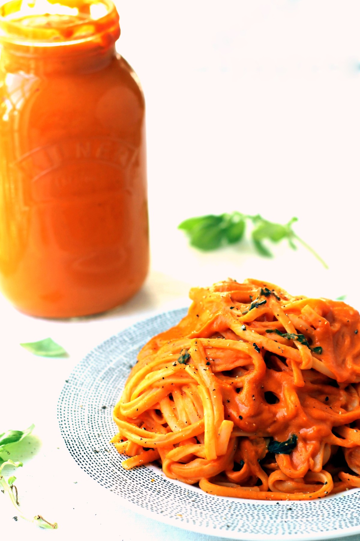 Slow cooker vegan tomato cream sauce Happy Veggie Kitchen