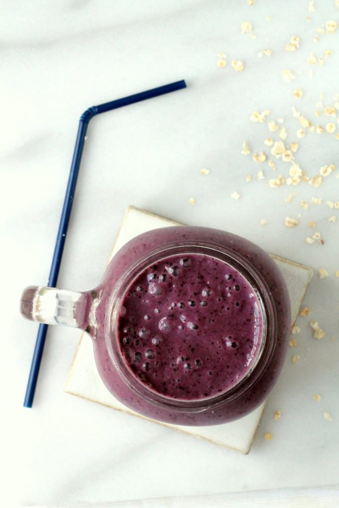 A delicious breakfast smoothie full of energy and nutrients, sure to fill you up until lunchtime!