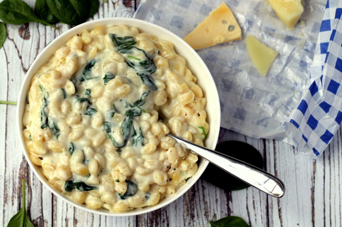 A quick and easy stovetop mac and cheese recipe, using blue brie (cambozola), which makes a creamy, deliciously flavorful sauce. This is a fantastic weeknight evening meal, just 20 minutes and 6 ingredients, and such a treat for fancy cheese lovers! It can also be made with a mix of normal brie + any blue cheese.