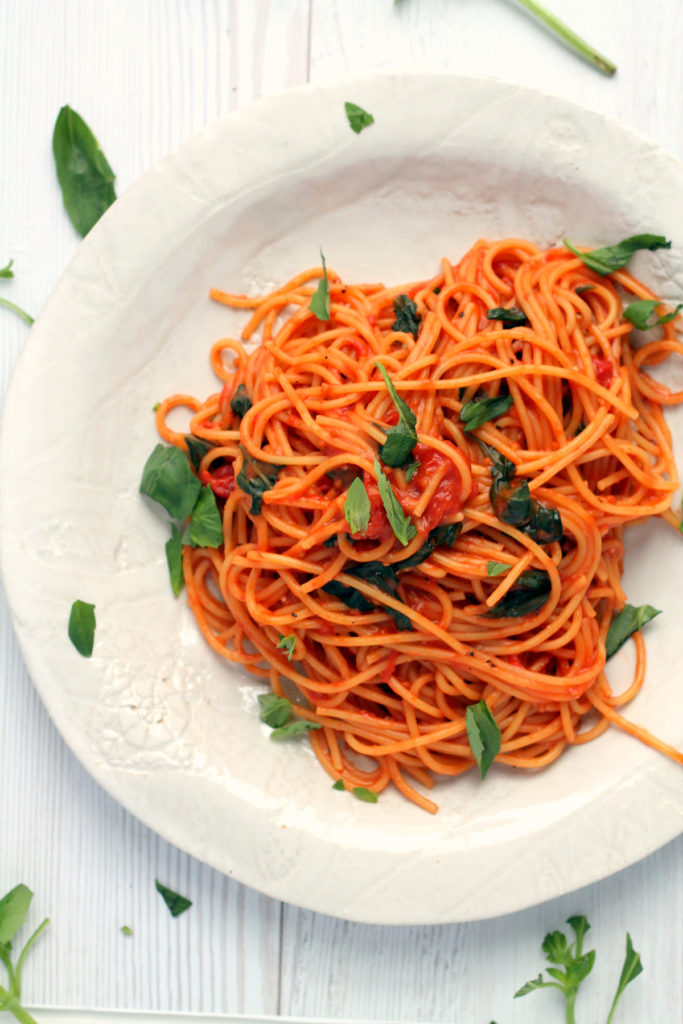 This one pot spaghetti requires only five ingredients and 15 minutes of your time! It is intensely flavorful and tastes just as good as a sauce that's simmered on the stove for an hour.