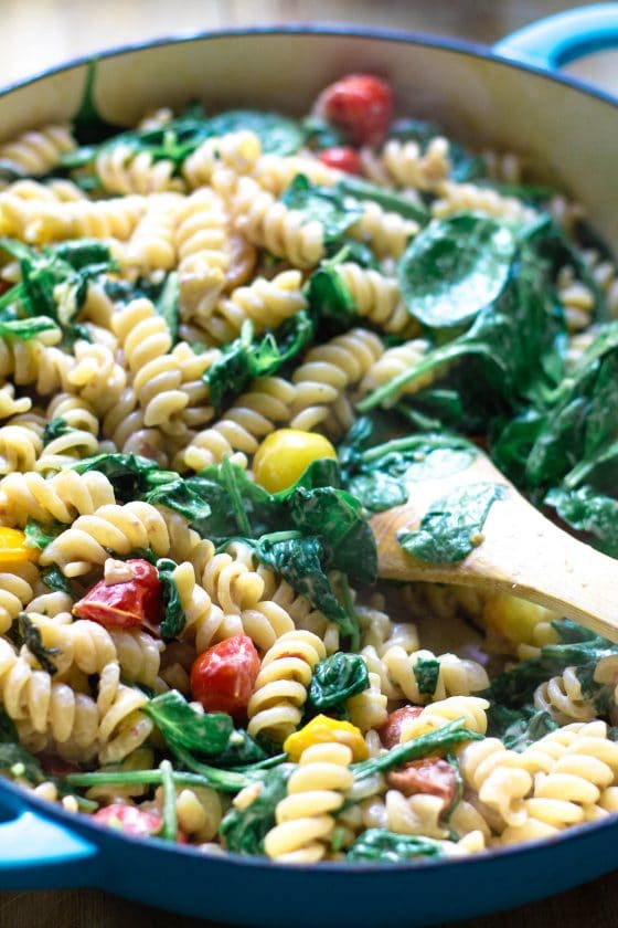 Creamy Spinach Pasta with Goat Cheese & Cherry Tomatoes | Happy Veggie