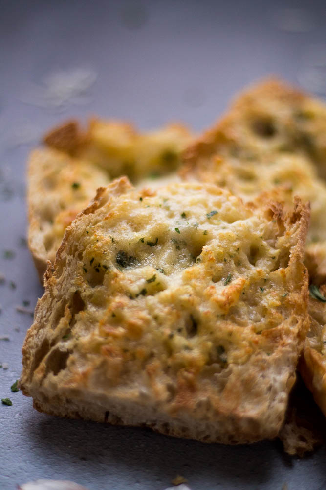 Close view of air fryer garlic bread