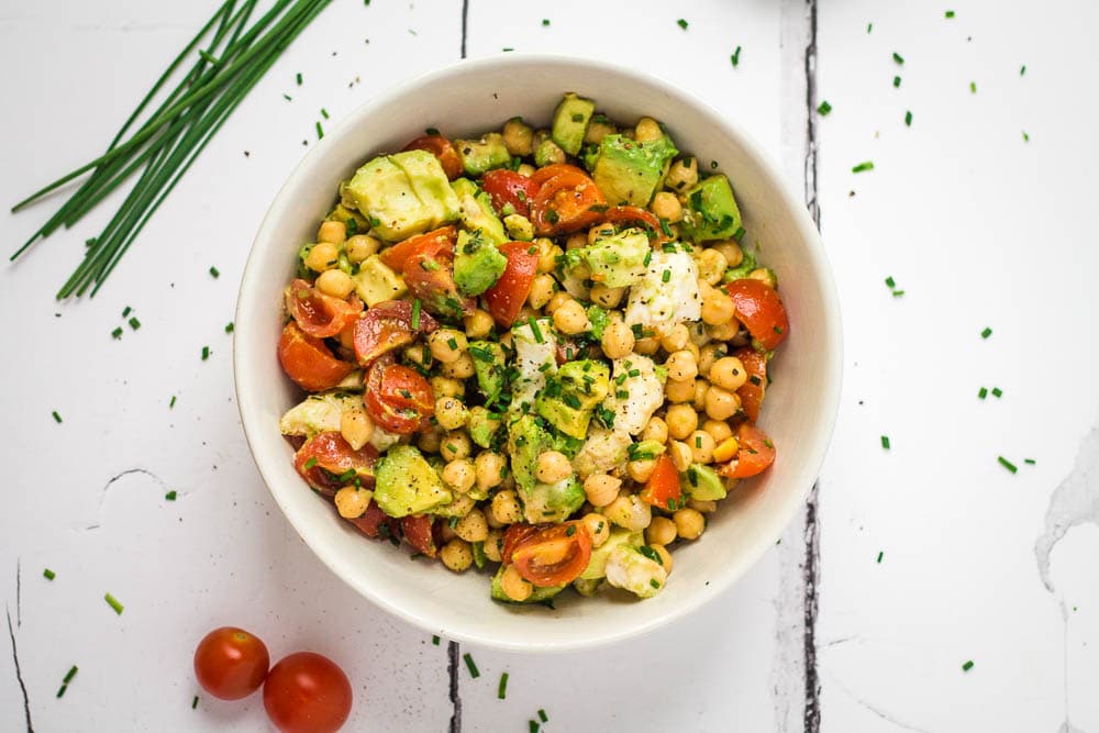 Tricolore Salad with Chickpeas