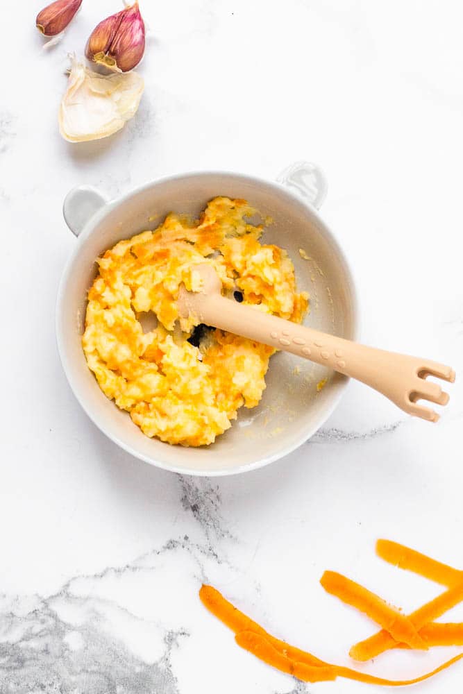 https://www.happyveggiekitchen.com/wp-content/uploads/2020/09/Potato-Carrot-Garlic-Baby-Food-1.jpg