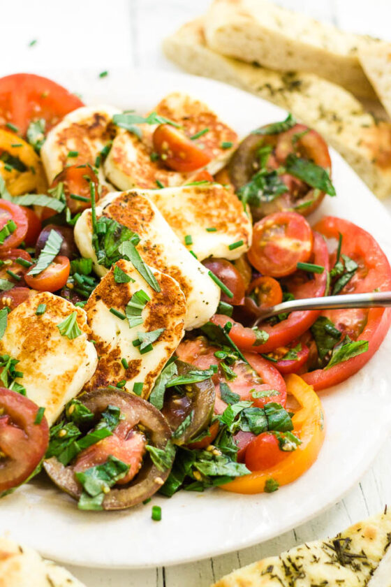 15 Minute Halloumi Tomato Salad Happy Veggie Kitchen