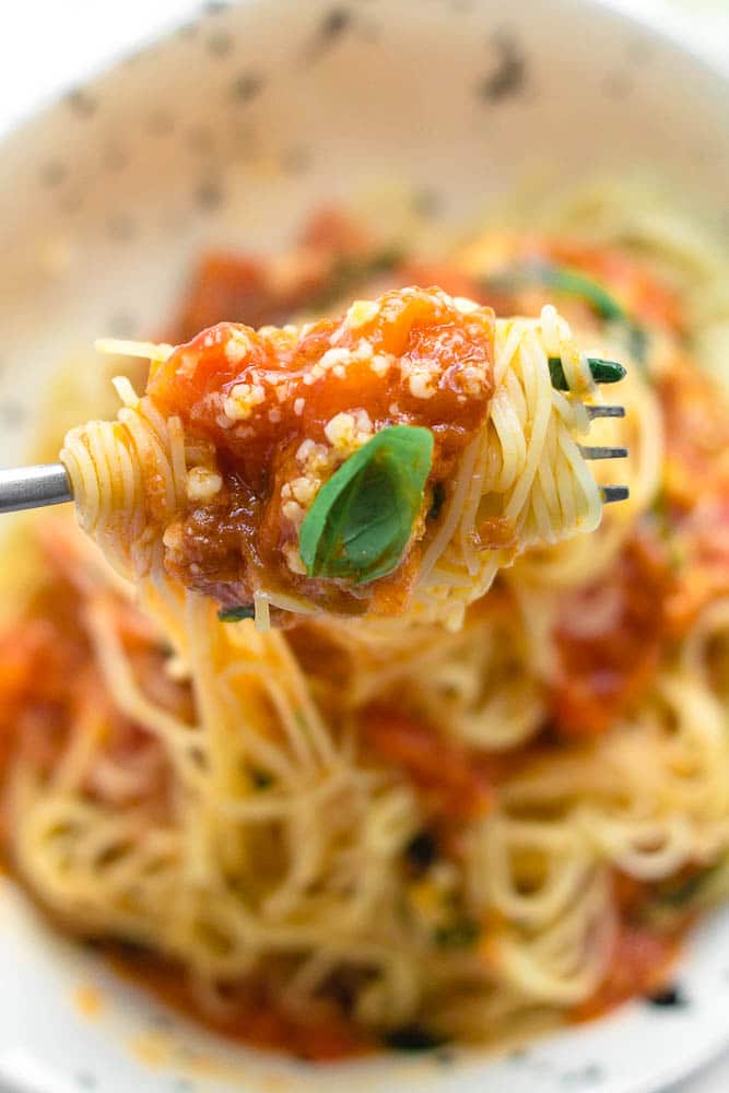 Close up forkful of heirloom tomato sauce pasta