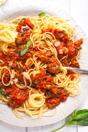 Spaghetti Sauce Made With Fresh Tomatoes - Happy Veggie Kitchen