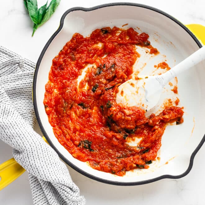 Fresh Tomato Pizza Sauce - Happy Veggie Kitchen